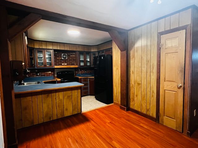 94 City Depot Rd, Charlton, MA 01507