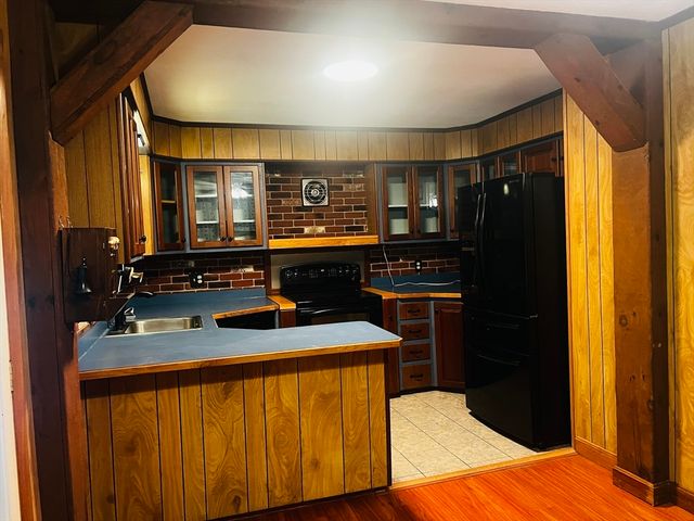 94 City Depot Rd, Charlton, MA 01507