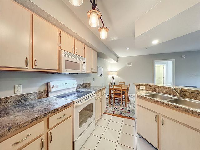 12602 CREST SPRINGS LANE 1333, Orlando, FL 32828