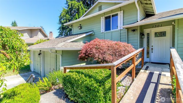 1301 Bel Air Road, Tacoma, WA 98406