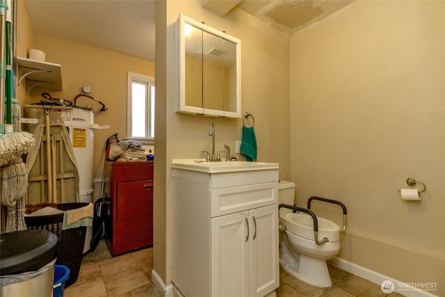 1301 Bel Air Road, Tacoma, WA 98406