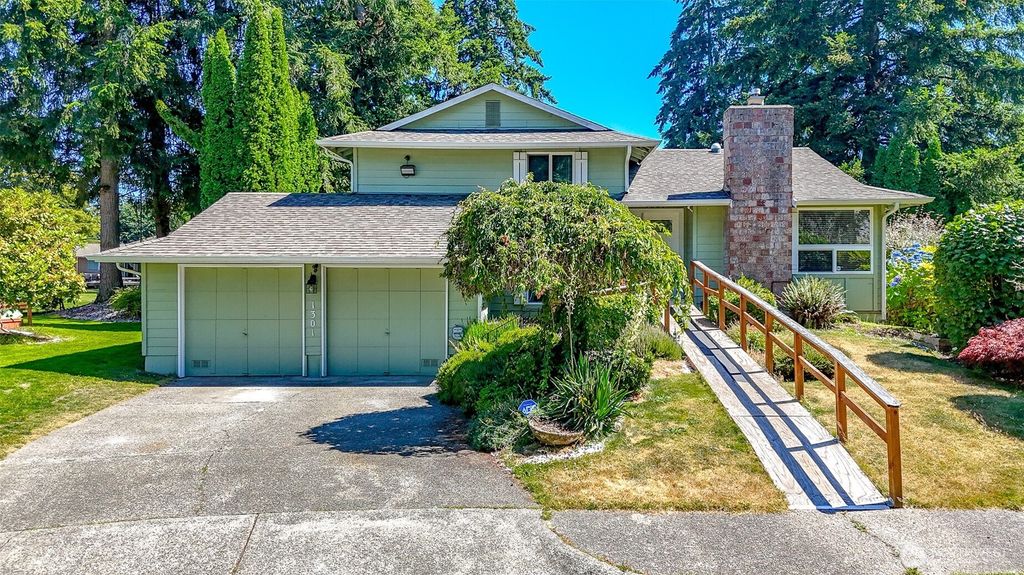 1301 Bel Air Road, Tacoma, WA 98406