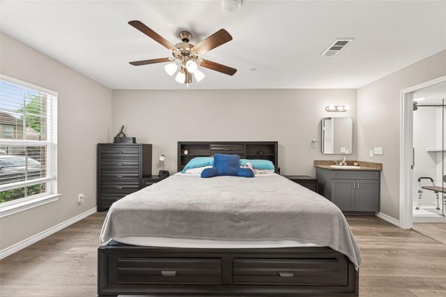 2800 Jeanetta Street 1211, Houston, TX 77063