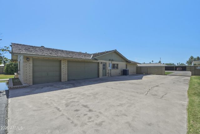 2042 N CENTER Street, Mesa, AZ 85201