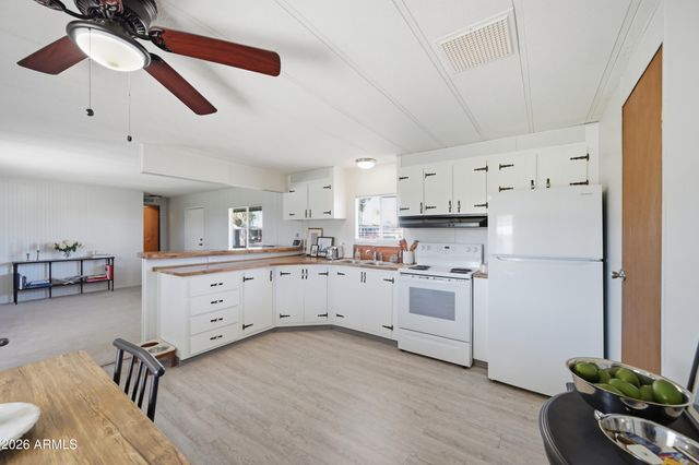 2042 N CENTER Street, Mesa, AZ 85201