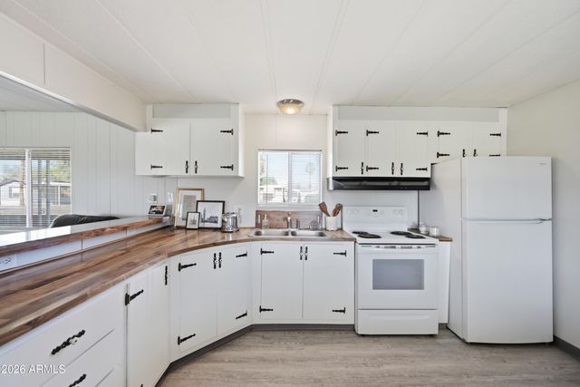 2042 N CENTER Street, Mesa, AZ 85201