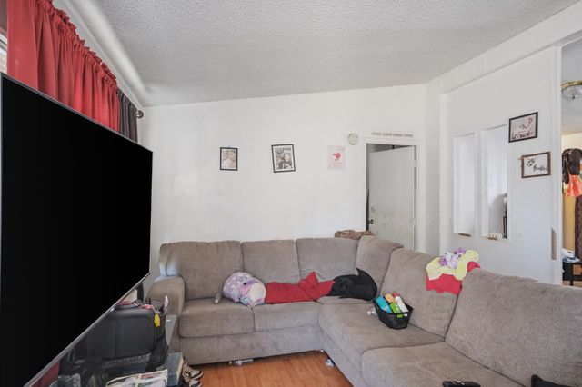 402 Maple St, Modesto, CA 95351