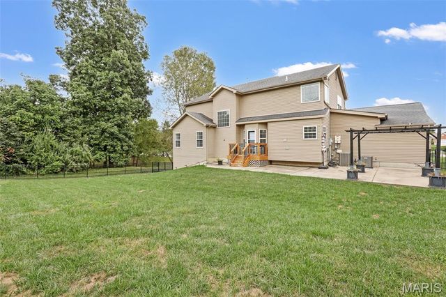 6749 Manchester Drive, Maryville, IL 62062