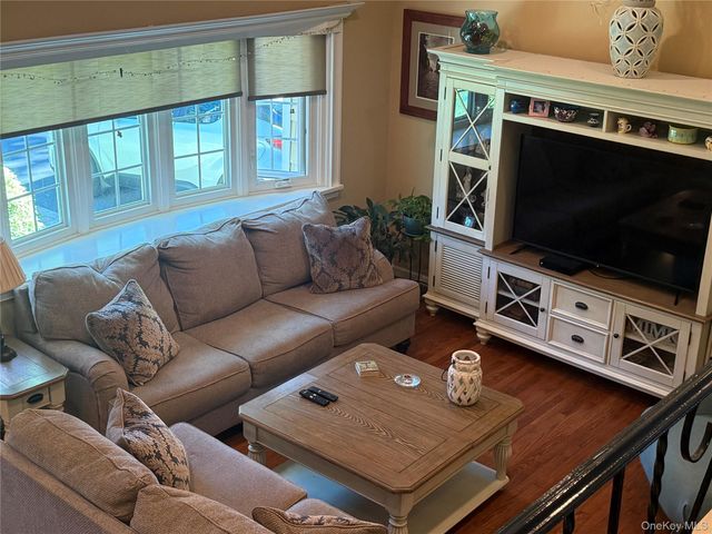 20 Via Continental, Huntington Station, NY 11746