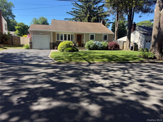 20 Via Continental, Huntington Station, NY 11746