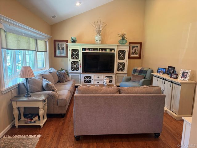 20 Via Continental, Huntington Station, NY 11746