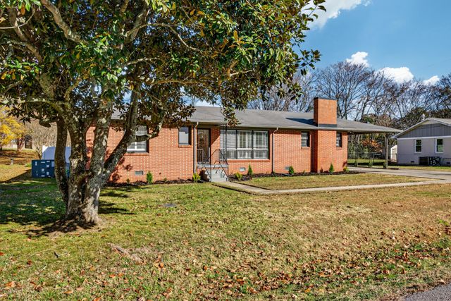 1105 Bagley Dr, Fayetteville, TN 37334
