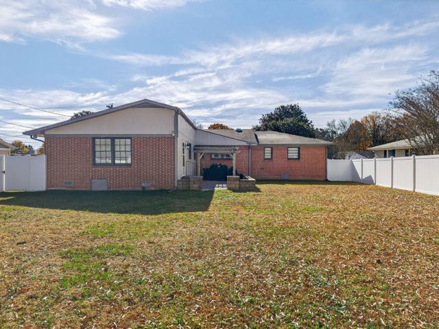 1105 Bagley Dr, Fayetteville, TN 37334