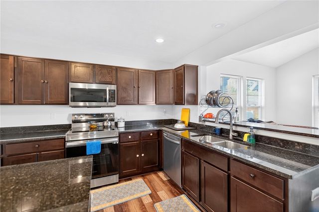 555 Gardenia Dr, Rostraver, PA 15012