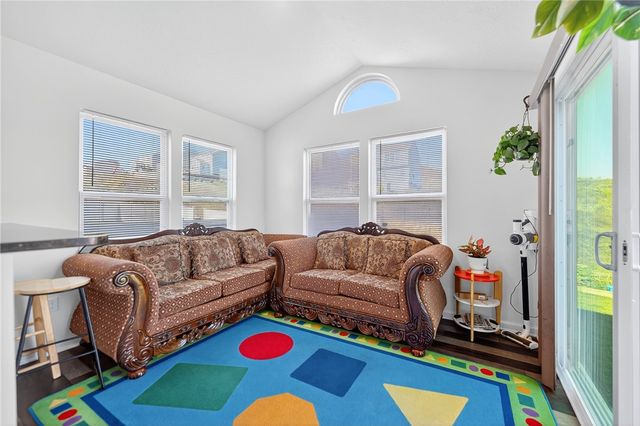 555 Gardenia Dr, Rostraver, PA 15012