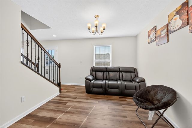 555 Gardenia Dr, Rostraver, PA 15012