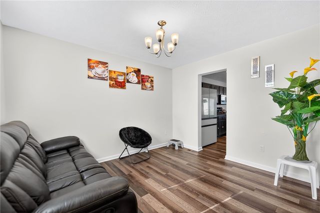 555 Gardenia Dr, Rostraver, PA 15012