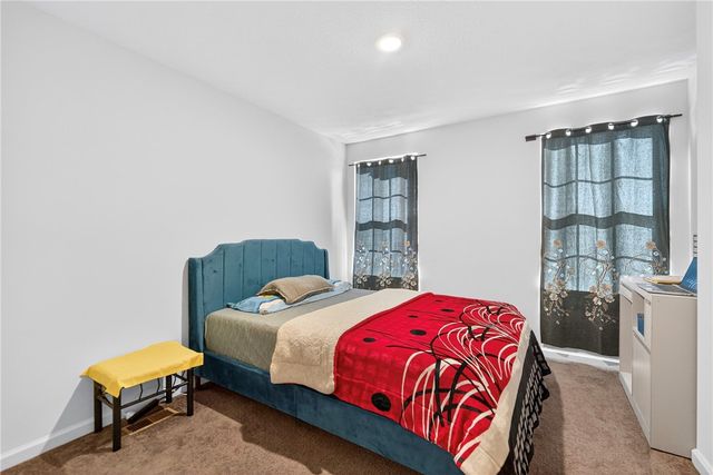 555 Gardenia Dr, Rostraver, PA 15012