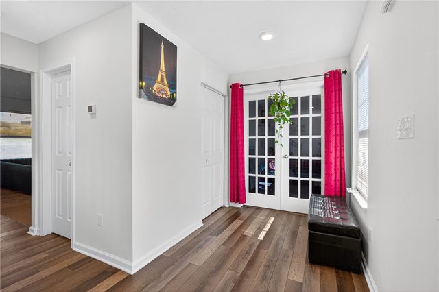 555 Gardenia Dr, Rostraver, PA 15012