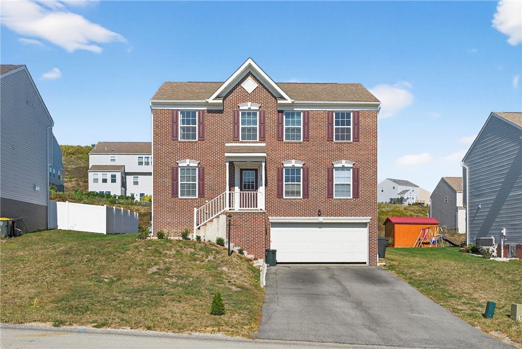 555 Gardenia Dr, Rostraver, PA 15012