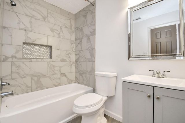 1111 W Brompton Drive, Pearland, TX 77584