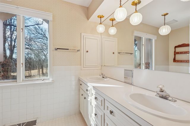 1000 56th Street, Des Moines, IA 50311