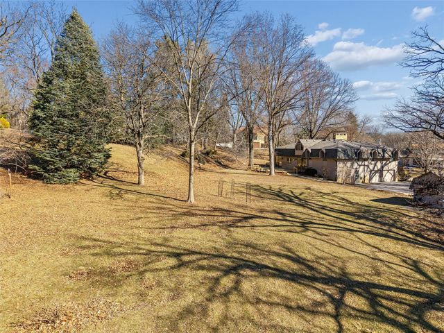 1000 56th Street, Des Moines, IA 50311