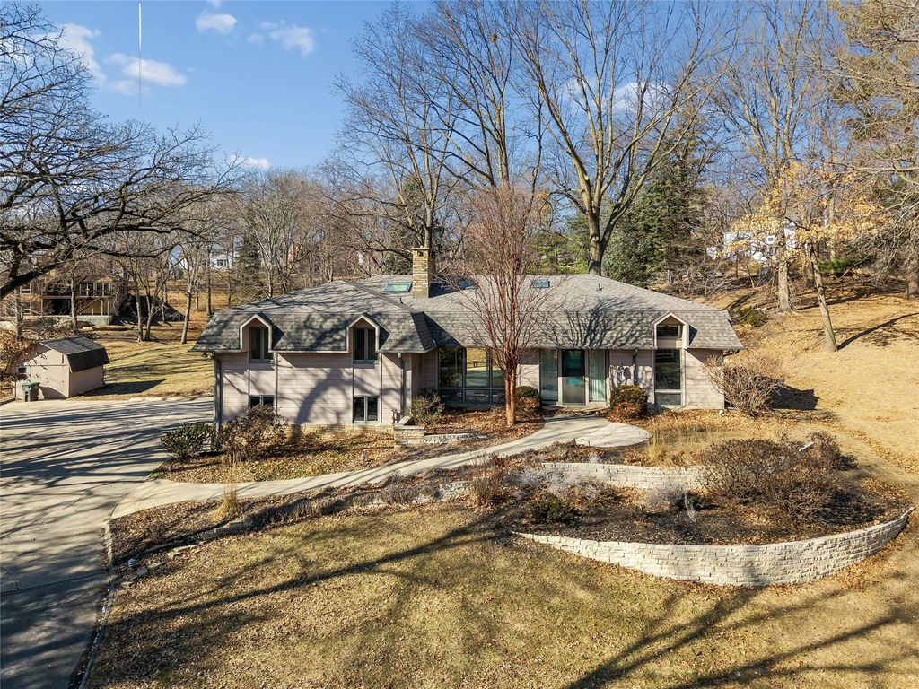 1000 56th Street, Des Moines, IA 50311