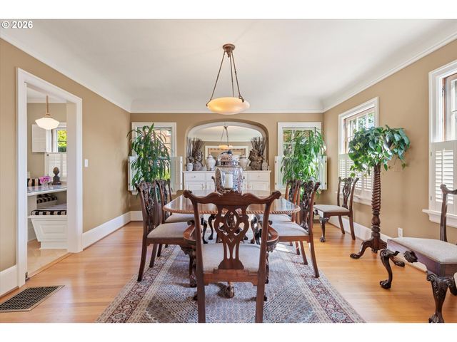 2836 Nw CUMBERLAND Rd, Portland, OR 97210