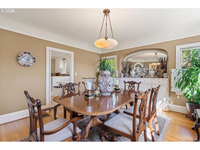 2836 Nw CUMBERLAND Rd, Portland, OR 97210