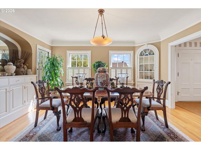 2836 Nw CUMBERLAND Rd, Portland, OR 97210