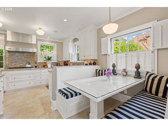 2836 Nw CUMBERLAND Rd, Portland, OR 97210