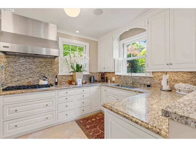 2836 Nw CUMBERLAND Rd, Portland, OR 97210
