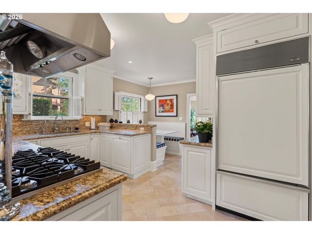 2836 Nw CUMBERLAND Rd, Portland, OR 97210