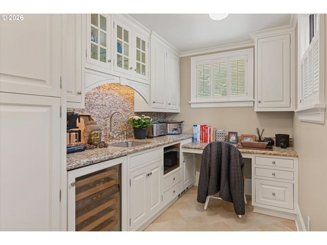 2836 Nw CUMBERLAND Rd, Portland, OR 97210