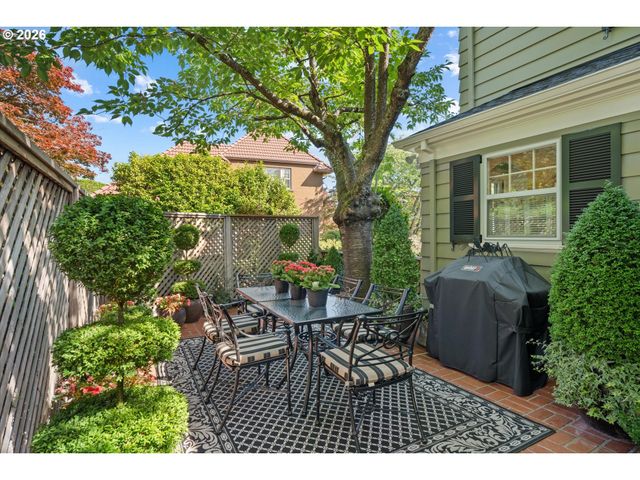 2836 Nw CUMBERLAND Rd, Portland, OR 97210