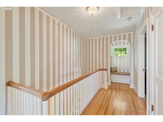 2836 Nw CUMBERLAND Rd, Portland, OR 97210