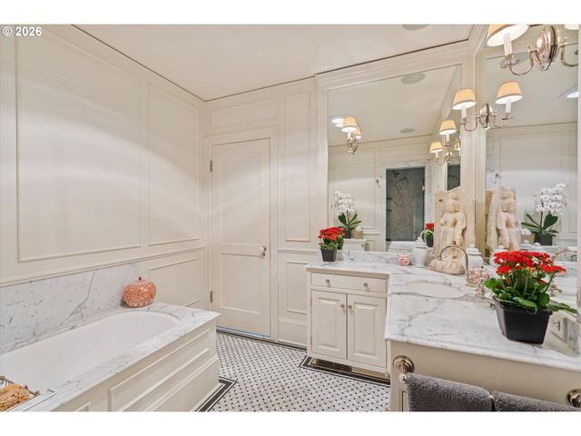 2836 Nw CUMBERLAND Rd, Portland, OR 97210