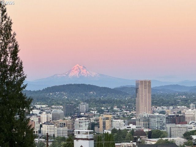 2836 Nw CUMBERLAND Rd, Portland, OR 97210
