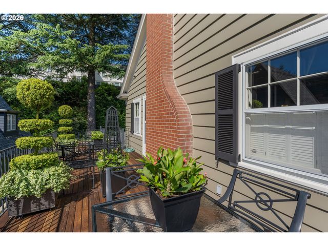 2836 Nw CUMBERLAND Rd, Portland, OR 97210