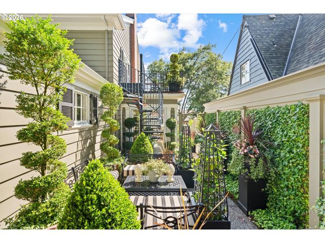 2836 Nw CUMBERLAND Rd, Portland, OR 97210