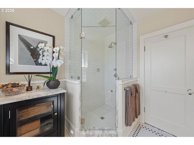 2836 Nw CUMBERLAND Rd, Portland, OR 97210