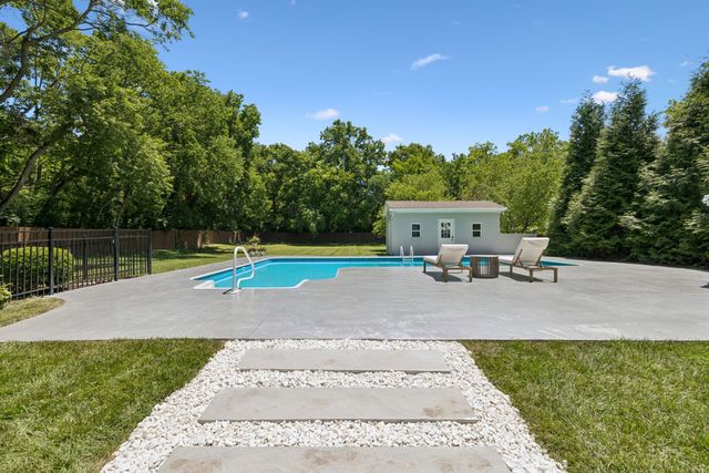 1400 Arrowhead Dr, Brentwood, TN 37027