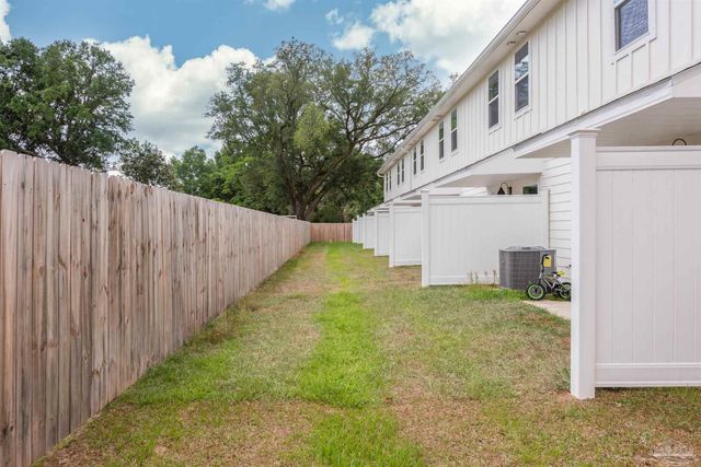 8706 Meadow Flower Ln, Pensacola, FL 32514