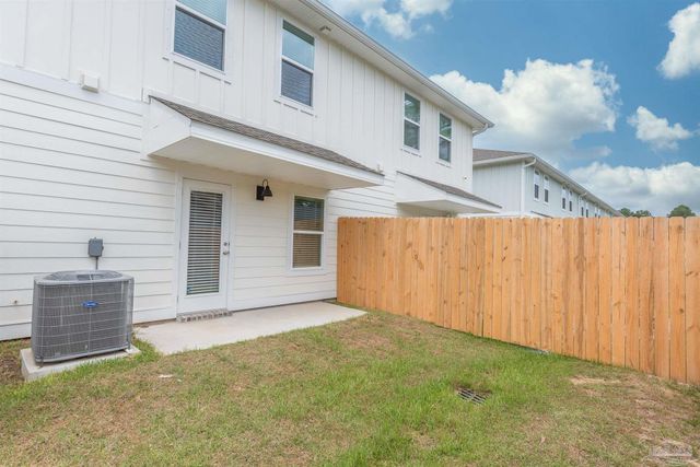 8706 Meadow Flower Ln, Pensacola, FL 32514