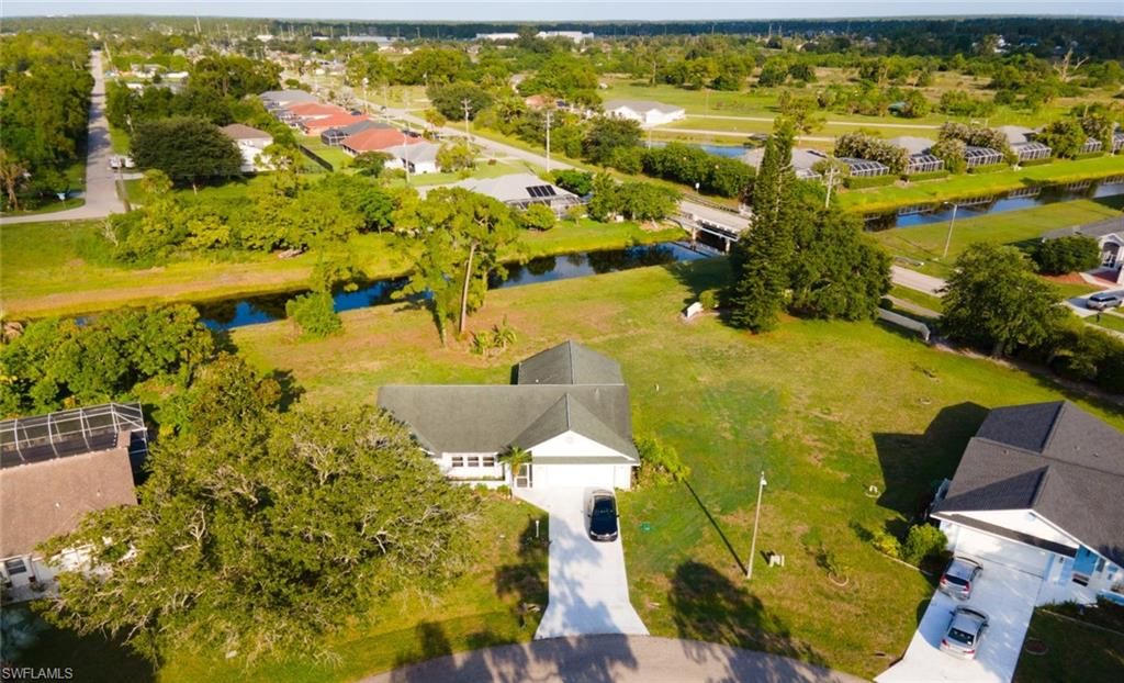 561 Foxcreek DR, LEHIGH ACRES, FL 33974 — photo 2