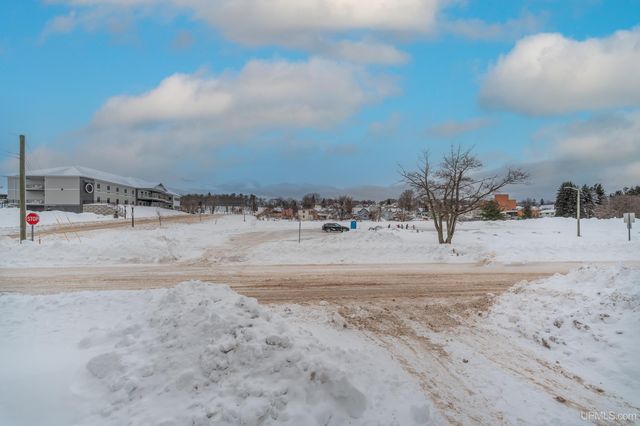 539 W Spring Street, Marquette, MI 49855