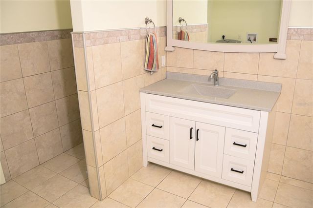 11715 N 51ST STREET, Tampa, FL 33617