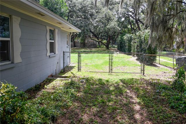 11715 N 51ST STREET, Tampa, FL 33617