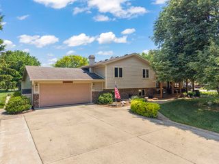 11S669 Schillinger Drive, Naperville, IL 60564